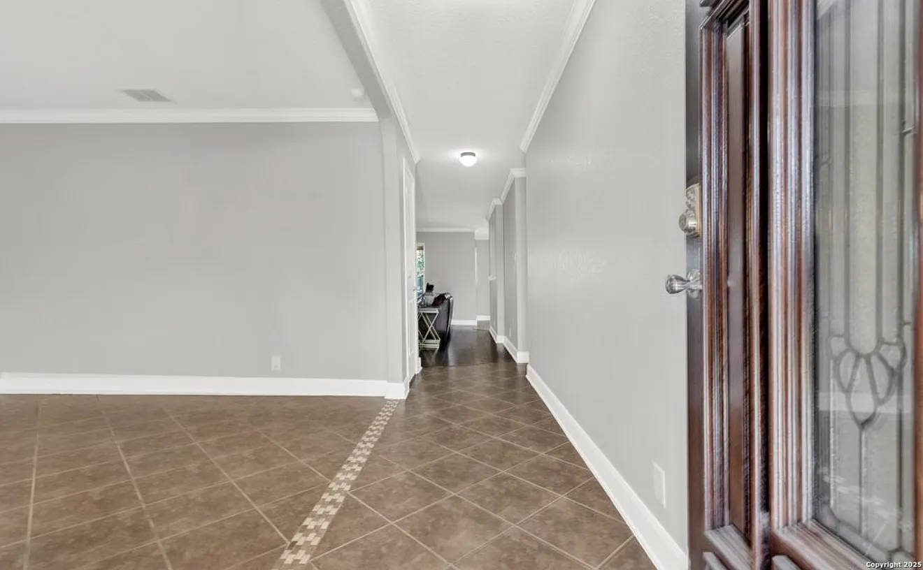 4 bed, 2309 sqft, $2,100 — Photo 3