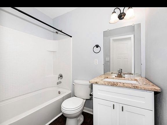 4th image of 2719 Virginia St