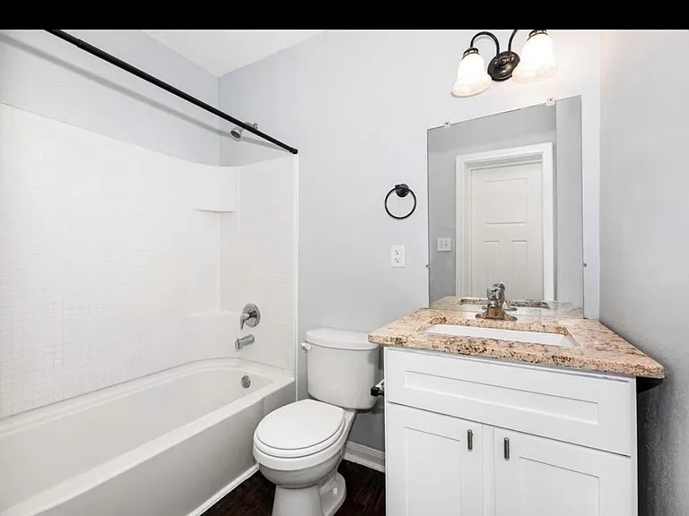 2719 Virginia St — Photo 4