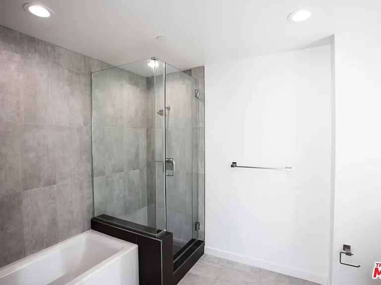 11478 Moorpark St #102 — Photo 12