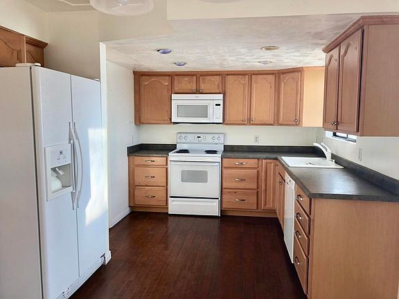 3rd image of 3020 S Bloomington Hills Dr