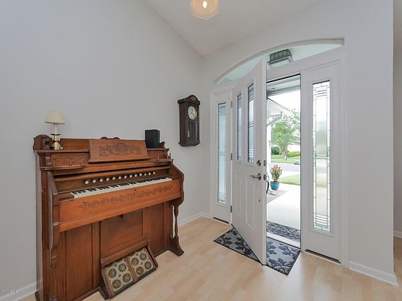Spacious entry