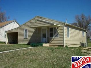 302 Walnut St, Wamego, KS 66547