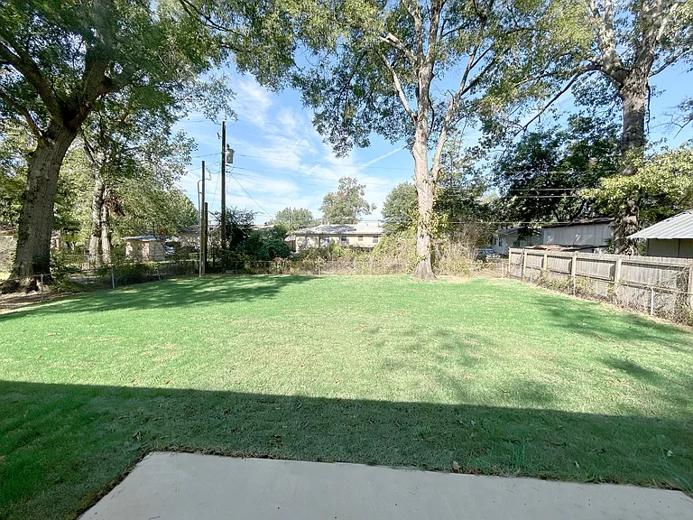 213 Pine Park Dr — Photo 12
