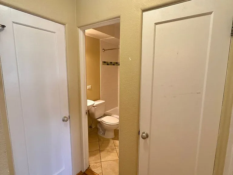Poplar Apartments — Photo 14