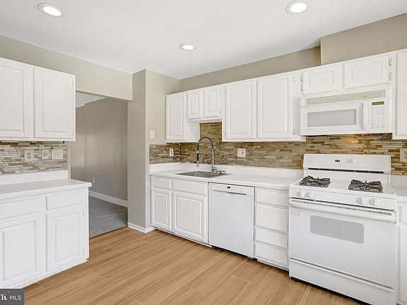 5th image of 8225 Cedar Landing Ct