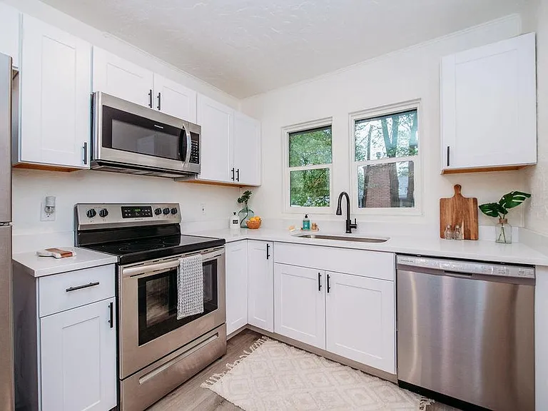 2213 Jackson Ave #1 — Photo 10