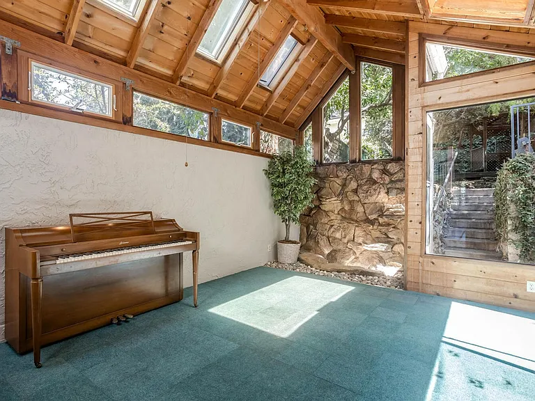 15766 Highland Dr — Photo 25