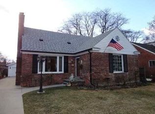871 Fisher Rd, Grosse Pointe, MI 48230
