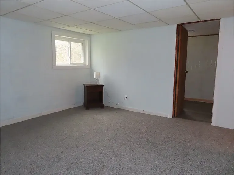 10 Boss Ave — Photo 3