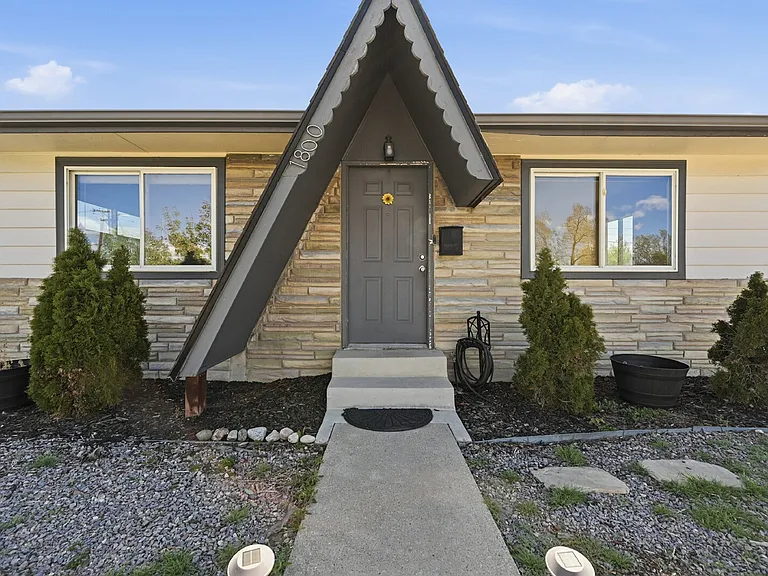 1800 S Shoshone St — Photo 4