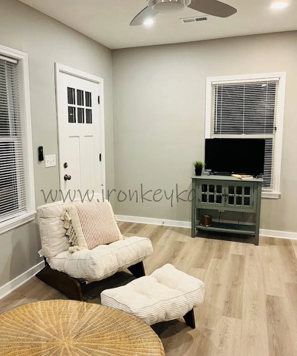 1 bed, $1,000 — Photo 2