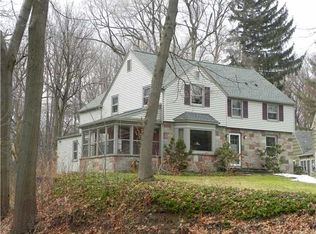 10 Gordon Heights Rd, Rochester, NY 14610