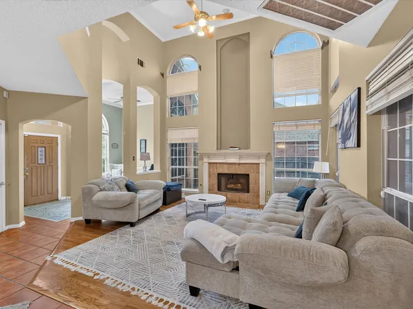9803 Hickory Hollow Ln, Irving, TX 75063