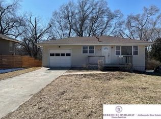 6914 N 41st Cir, Omaha, NE 68112