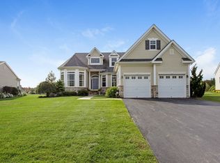 37 Chris Sundrop Ct, Riverhead, NY 11901