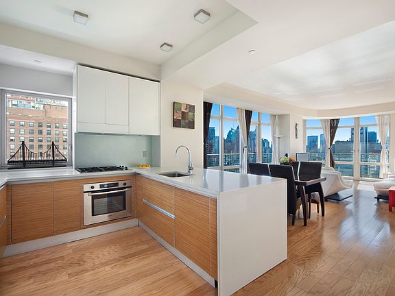 5th image of 555 W 59th St APT 30C