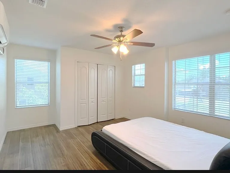 10600 Inside Loop — Photo 10