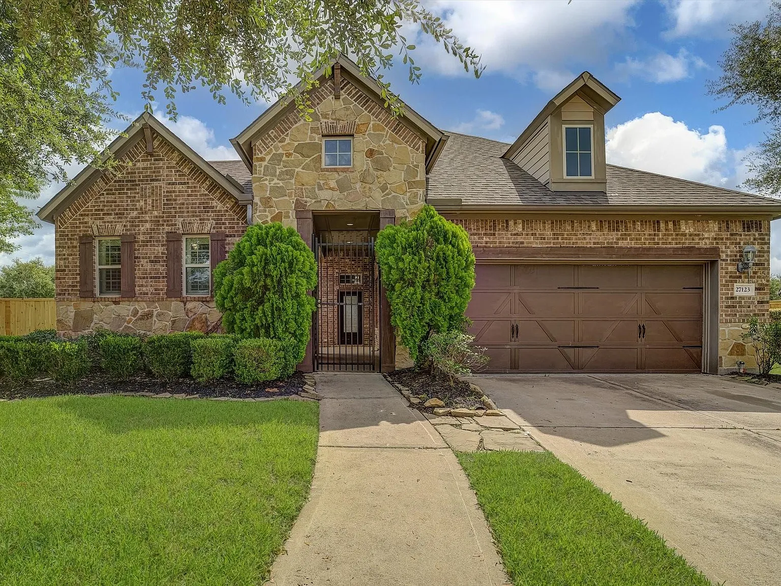 4 bed, 3.0 bath, 2479 sqft, $3,800 — Photo 1