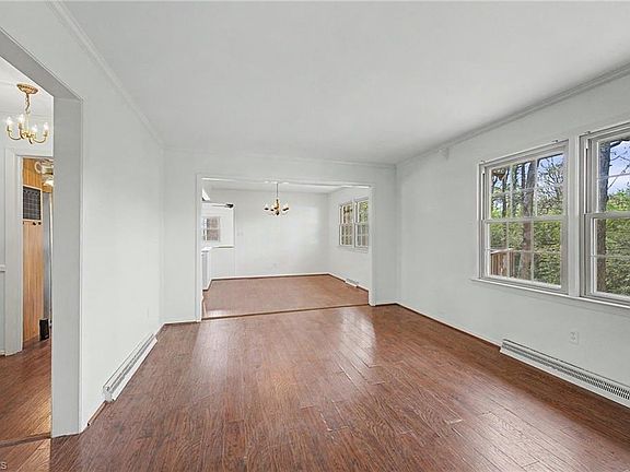 4th image of 1205 Robin Hood Rd