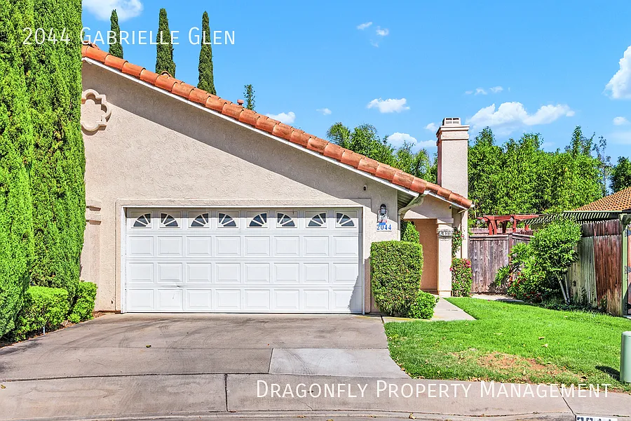 3 Bed 2 Bath Twin Home With AC — Photo 2