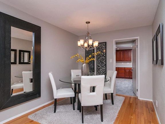 5th image of 26 Goldenridge Ct