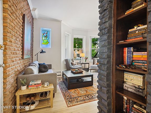 5th image of 811 W Oakdale Ave APT 1
