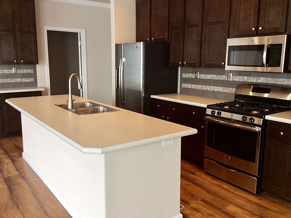 3rd image of 823 2nd St E