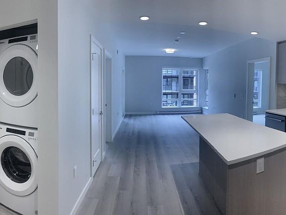 2nd image of 615 Cottonwood Ave #320