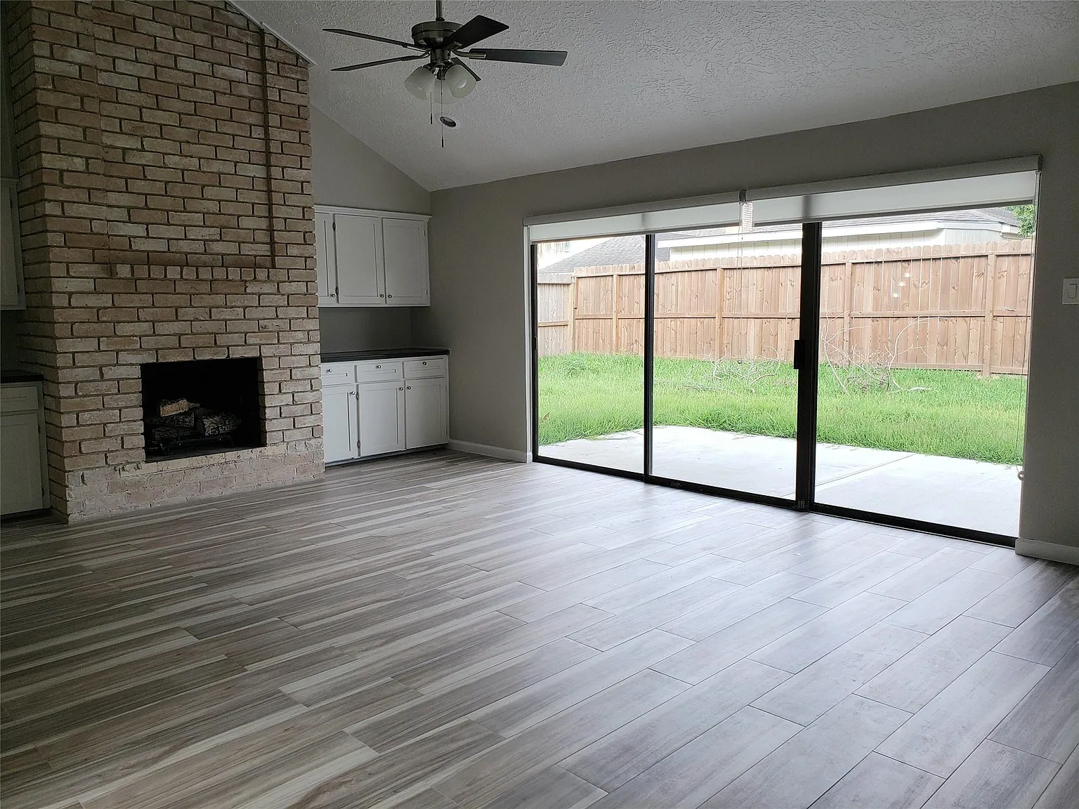 3 bed, 2.0 bath, 1938 sqft, $2,250 — Photo 4