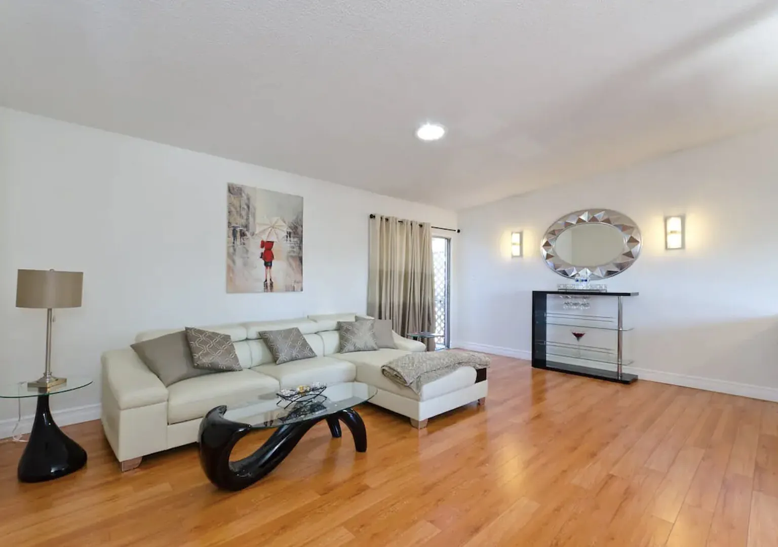 Sleek, Modern 2-bed/2-bath Oasis in WeHo with Parking — Photo 3