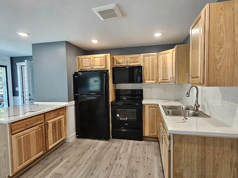517 S 6th St E #102 — Photo 5