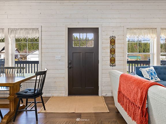 Roslyn is in the heart of recreation- trails abound for all season! Also minutes to Suncadia, Cle Elum, & Lake Cle Elum.