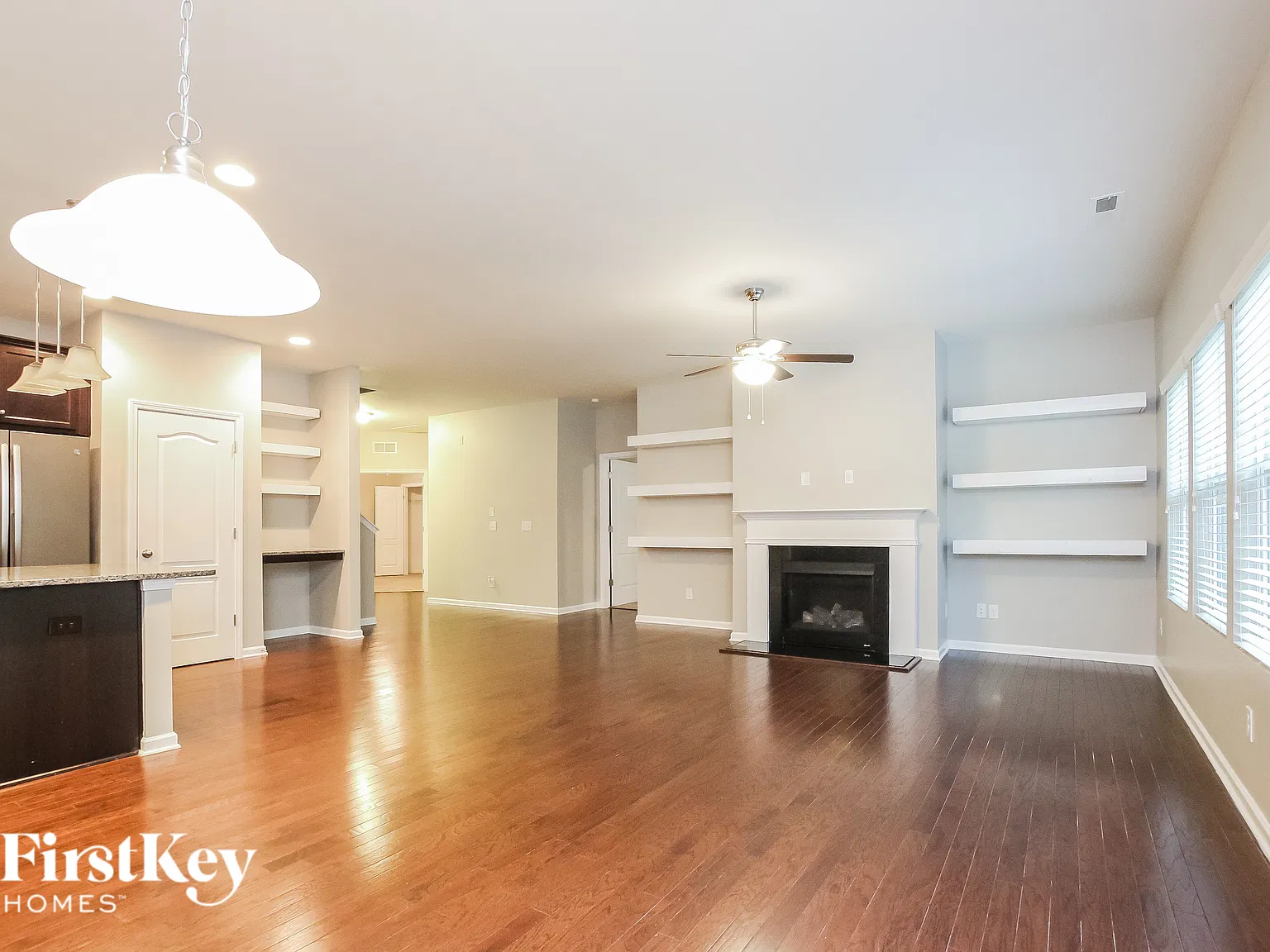 3 bed, 2.0 bath, 2732 sqft, $2,880 — Photo 3
