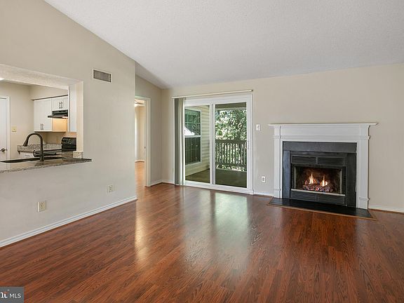 4th image of 1541 Lincoln Way APT 301