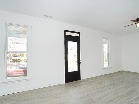 4th image of 217 W Silver St