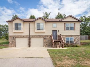 19520 Ladera Rd, Waynesville, MO 65583