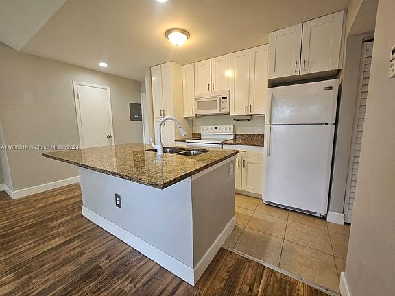 4th image of 4823 Via Palm Lakes #1316