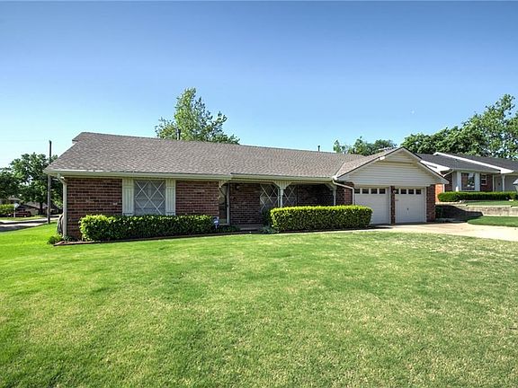 Another view of the front of home - this house has been very well maintained and is on a pretty street.