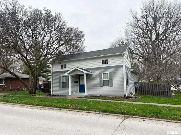 409 W Lincoln Ave, Petersburg, IL 62675