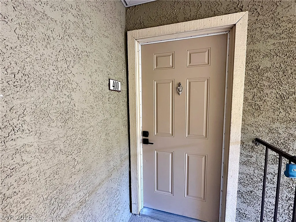 2 bed, 2.0 bath, 978 sqft, $1,490 — Photo 2