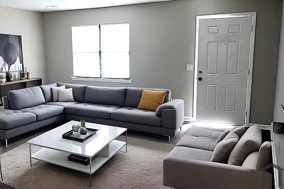 3rd image of 3212 Summer Pl #9