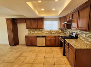 9545 Tamarind Ave, Fontana, CA 92335