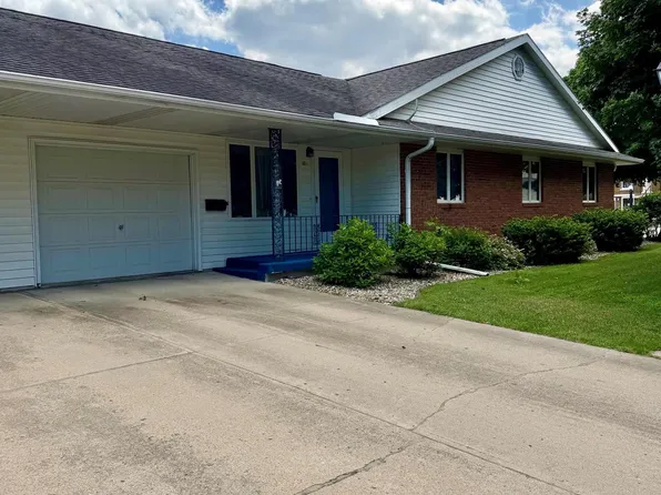 102 4th Ave NE, Clarion, IA 50525