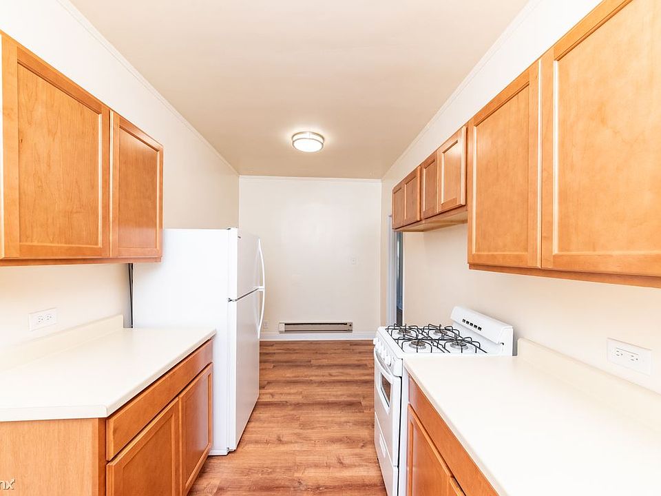 1st image of 2512 N Lincoln Ave #2B