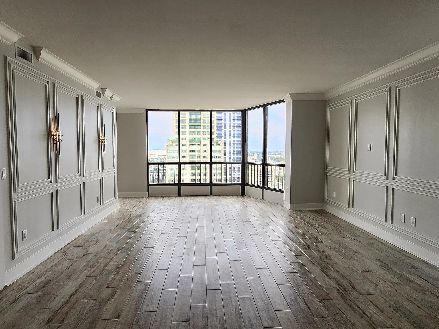 2 bed, 1905 sqft, $6,900 — Photo 4