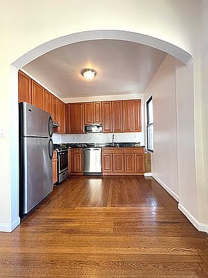 2nd image of 2350 Broadway #1020