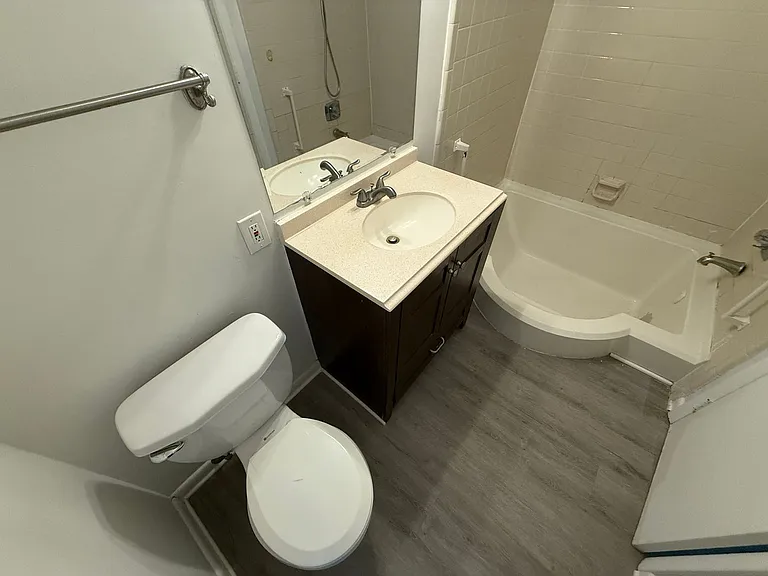 4822 Spring Lake Dr #D — Photo 12