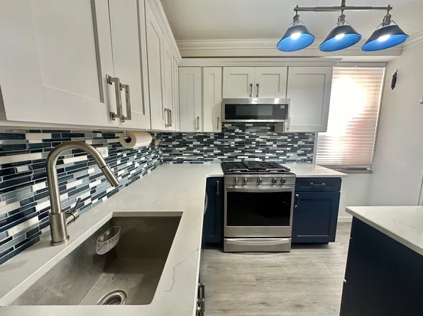 61-20 Grand Cent Parkway image 4 of 14