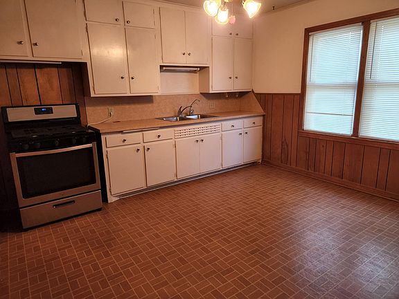 4th image of 2233 W Elm Ave